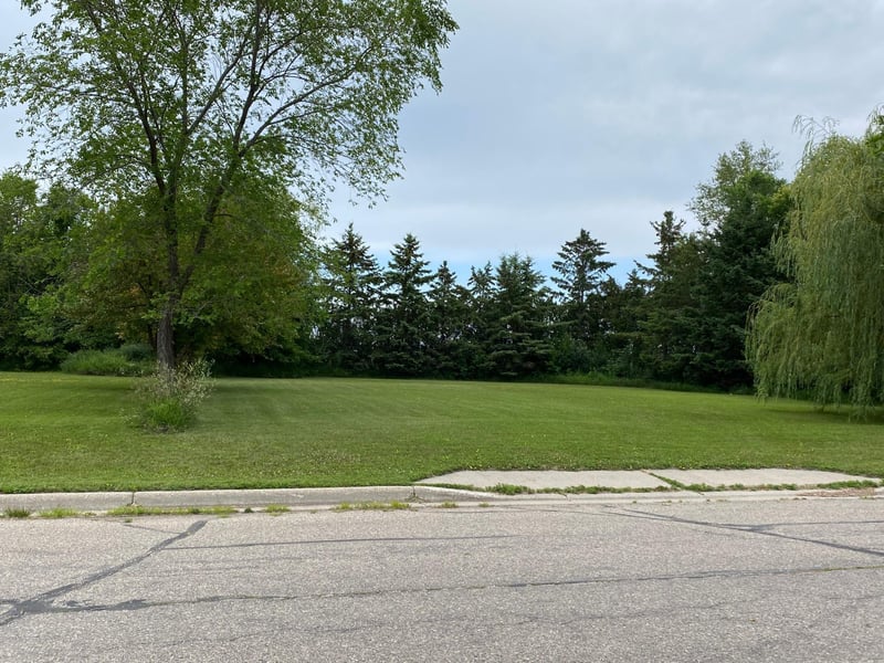 1605 Cardinal Dr N, Thief River Falls, MN 56701