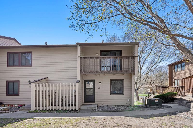 281 W Eagle Lake Dr, Maple Grove, MN 55369