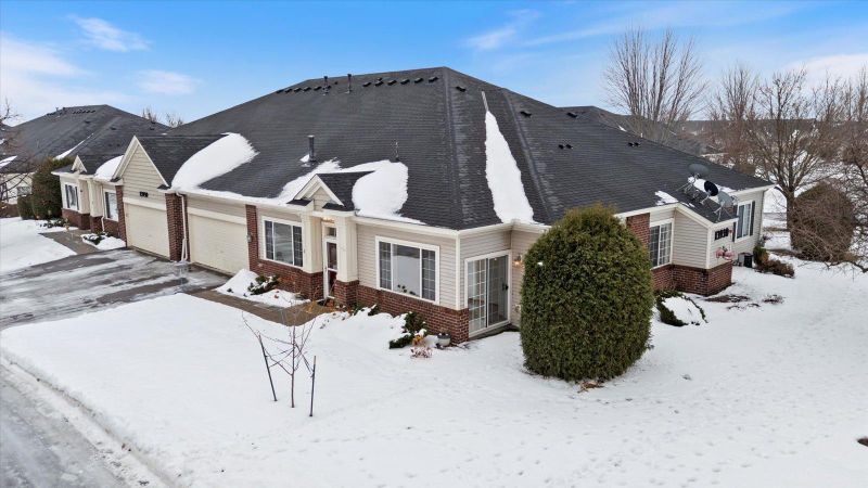 13930 54th Ave N #1, Plymouth, MN 55446