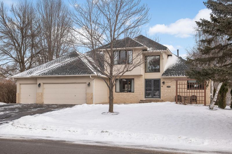 4751 Helmo Ave N, Oakdale, MN 55128