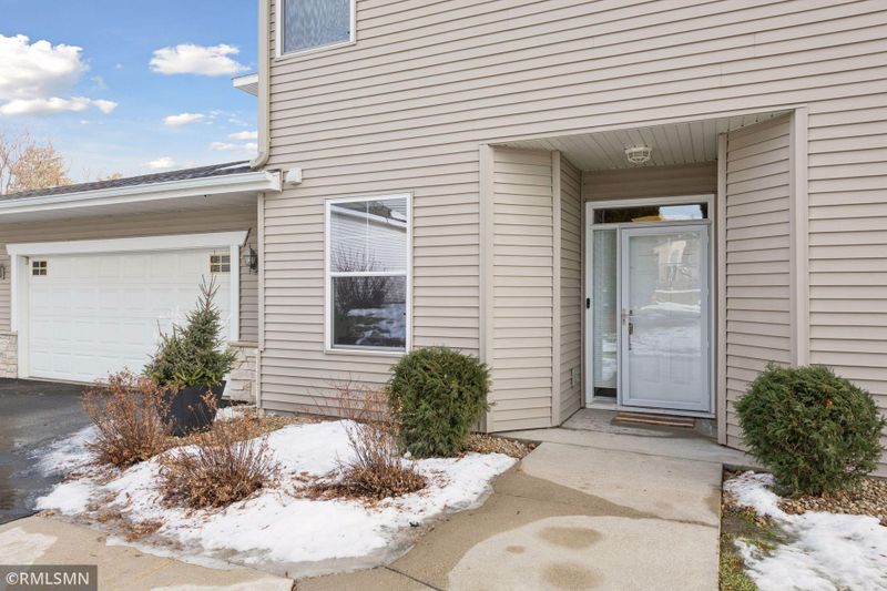 1197 Gallery Ln, Chaska, MN 55318