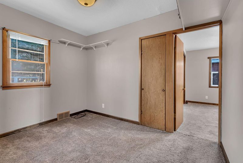 324 2nd St NW, Freeport, MN 56331