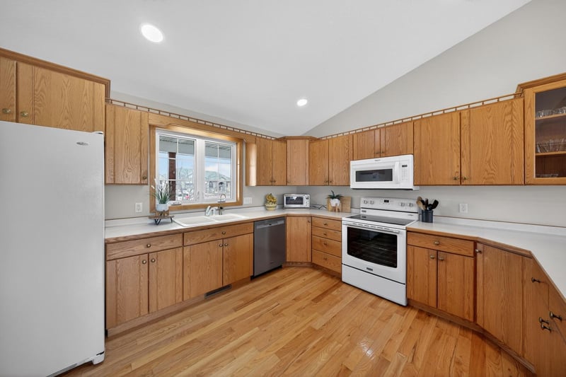303 9th St NW, Dodge Center, MN 55927