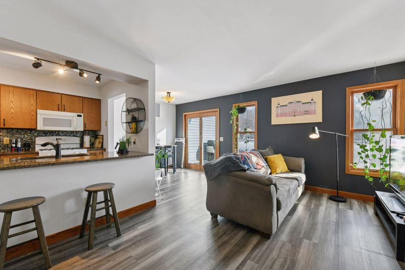 7307 Amber Ln, Eden Prairie, MN 55346