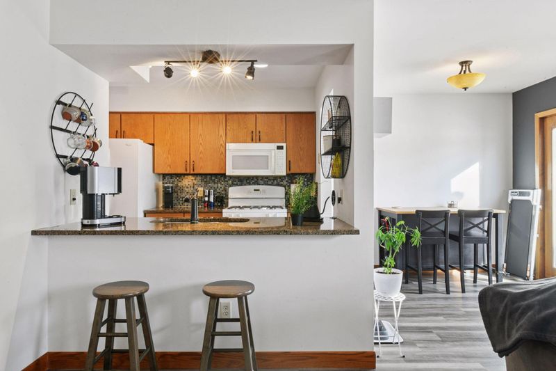 7307 Amber Ln, Eden Prairie, MN 55346