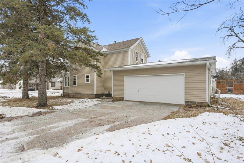 103 S 6th St, River Falls, WI 54022