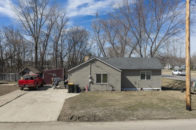 130 River St W, Holdingford, MN 56340