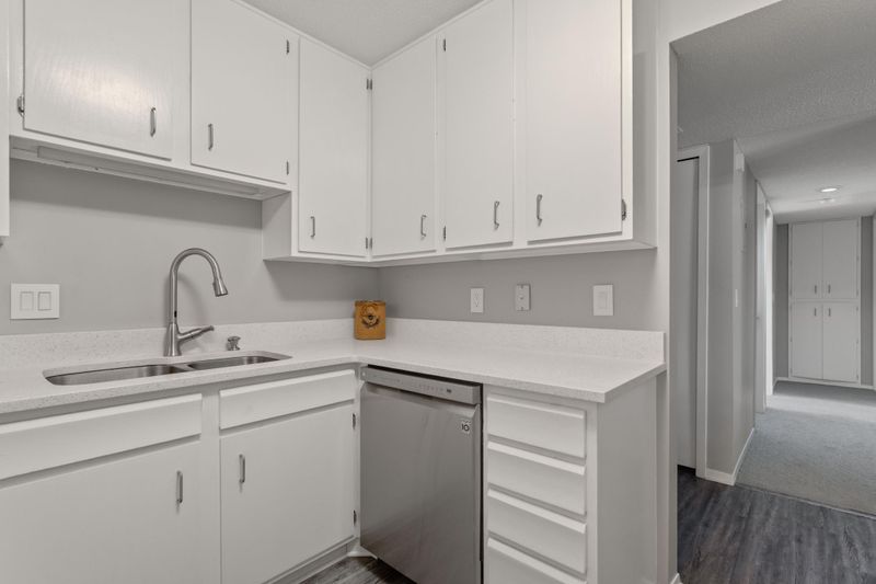 2485 Canabury Dr #206, Little Canada, MN 55117