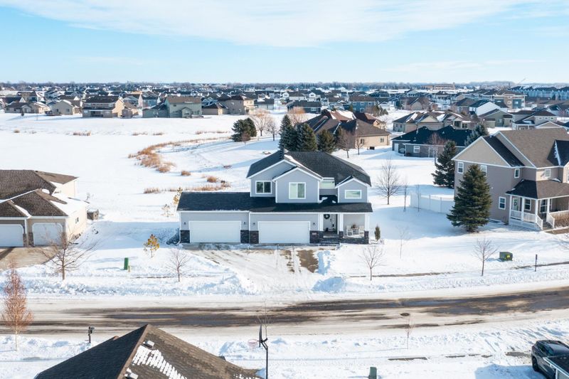 3712 15th St S, Moorhead, MN 56560