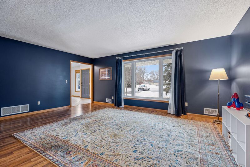 14997 Williamsburg Ct, Eden Prairie, MN 55347