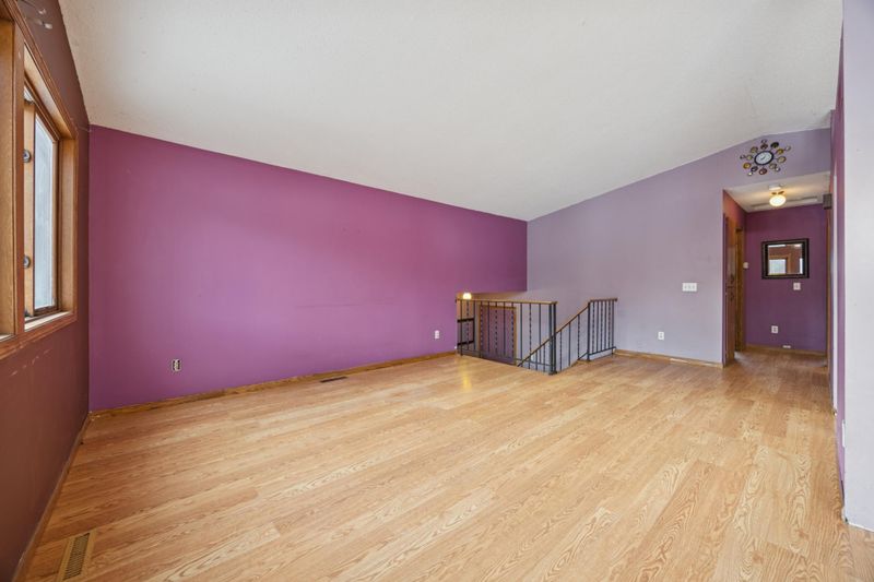 1355 Granite Ln N, Oakdale, MN 55128