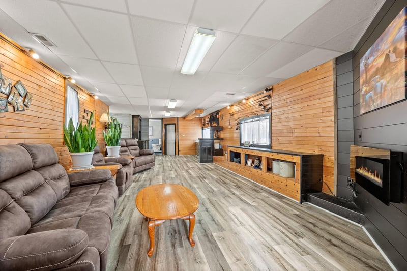 415 Atlantic Ave E, Dassel, MN 55325