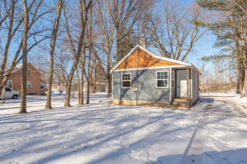 337 14th St NW, Faribault, MN 55021