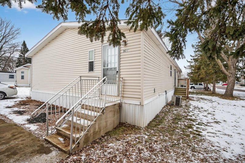 901 Hamlet Cir, Lakeville, MN 55044