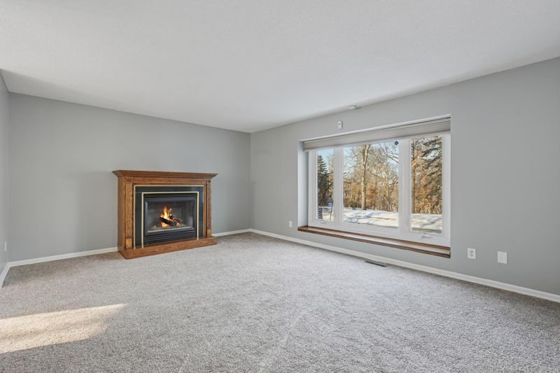 1276 Dunberry Ln, Eagan, MN 55123