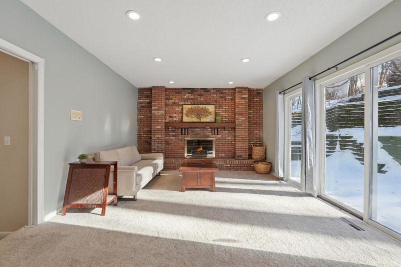 1276 Dunberry Ln, Eagan, MN 55123