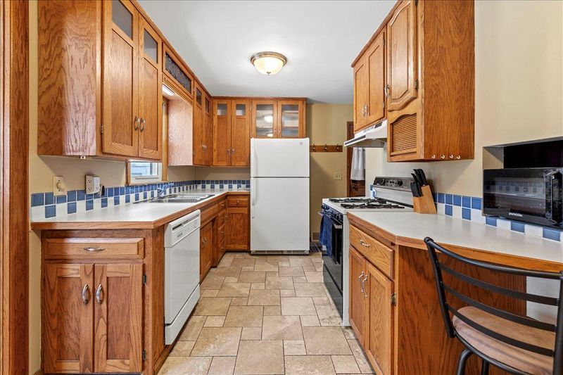 440 2nd St S, Winsted, MN 55395