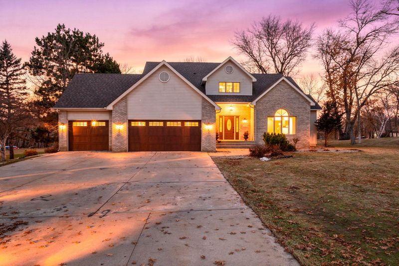 2465 E Rum River Dr S, Cambridge, MN 55008