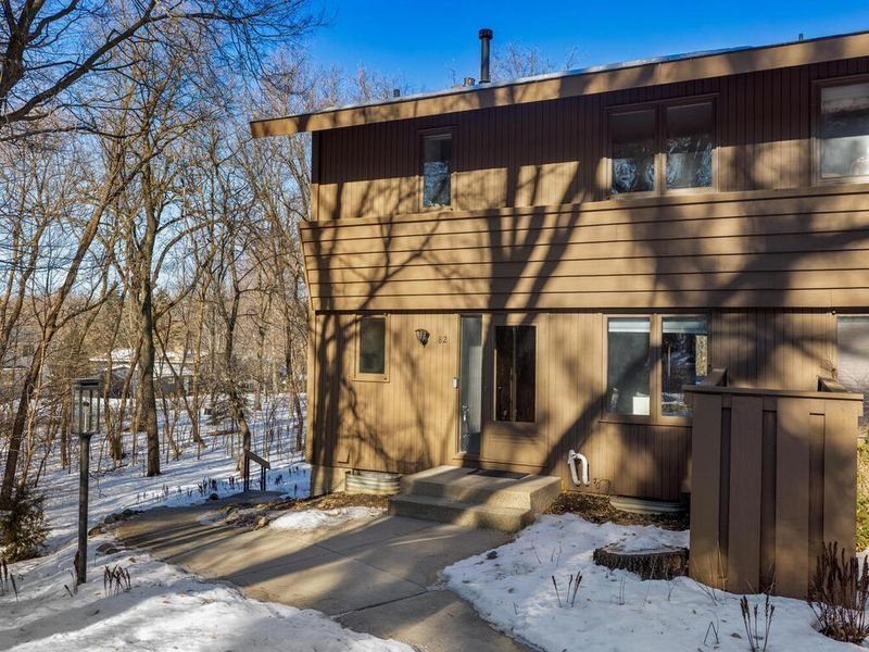 82 Walden St, Burnsville, MN 55337