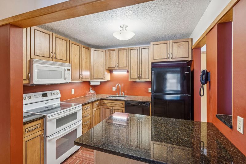 5697 Green Circle Dr #101, Minnetonka, MN 55343