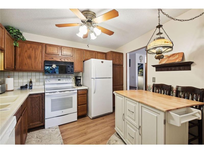 5210 Balmoral Ln #305, Bloomington, MN 55437