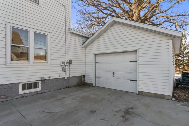 130 2nd St SE, Plainview, MN 55964