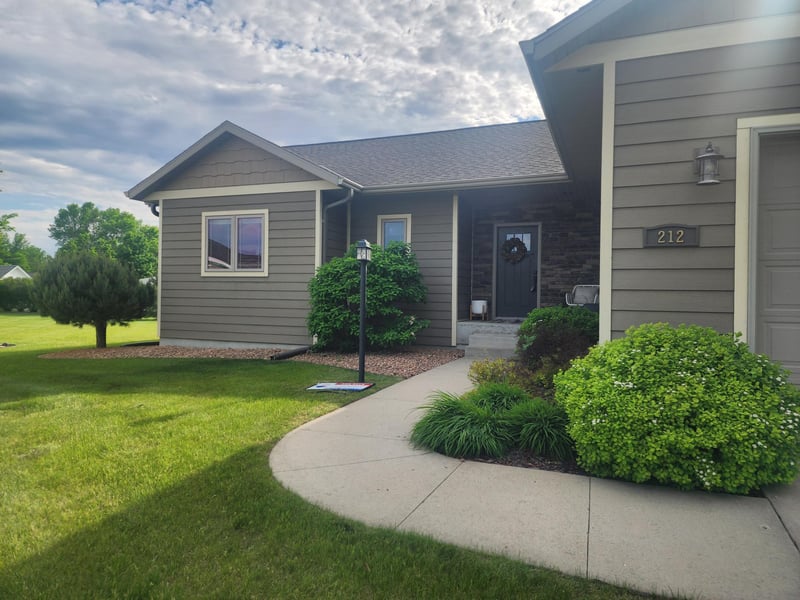 212 Eastwood Dr, Redwood Falls, MN 56283