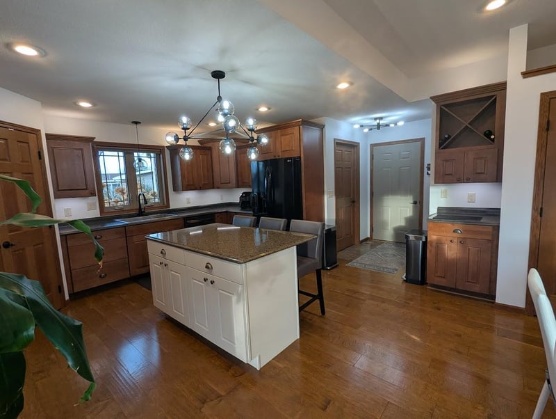 212 Eastwood Dr, Redwood Falls, MN 56283