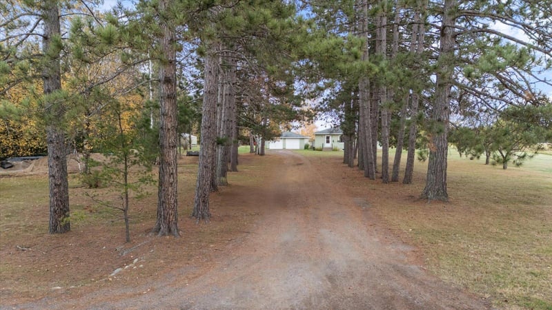 3964 Peary Rd, Eveleth, MN 55734