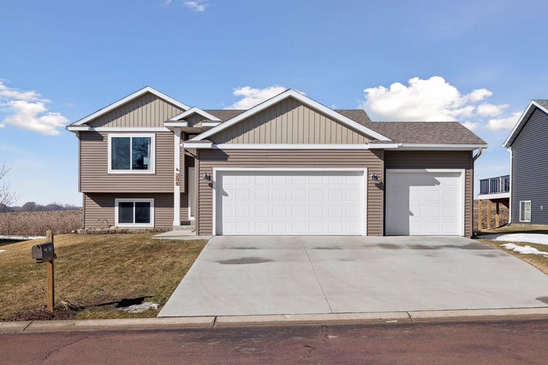 206 Whitetail Ln, Kenyon, MN 55946
