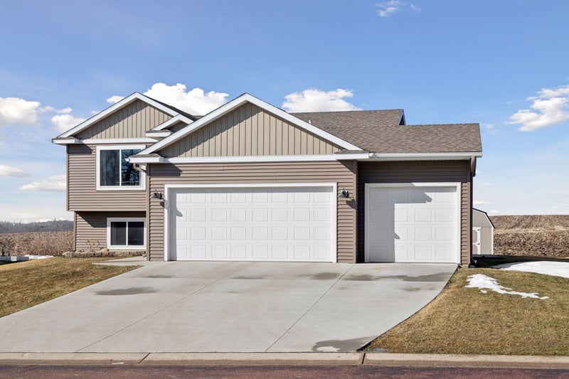 206 Whitetail Ln, Kenyon, MN 55946