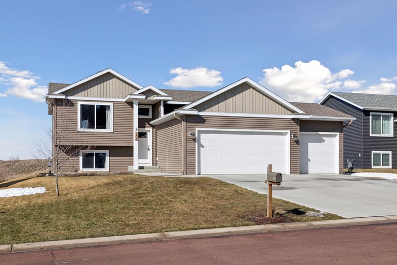 206 Whitetail Ln, Kenyon, MN 55946