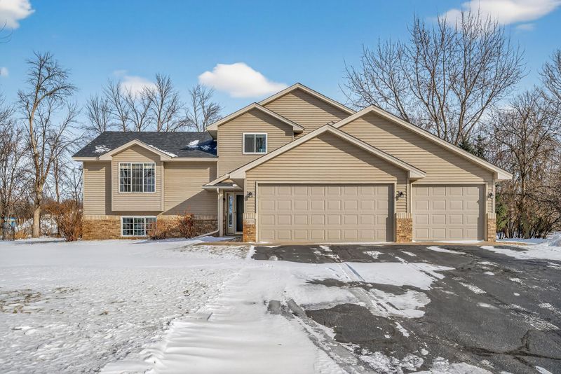 23076 Creekview Ct, Rogers, MN 55374