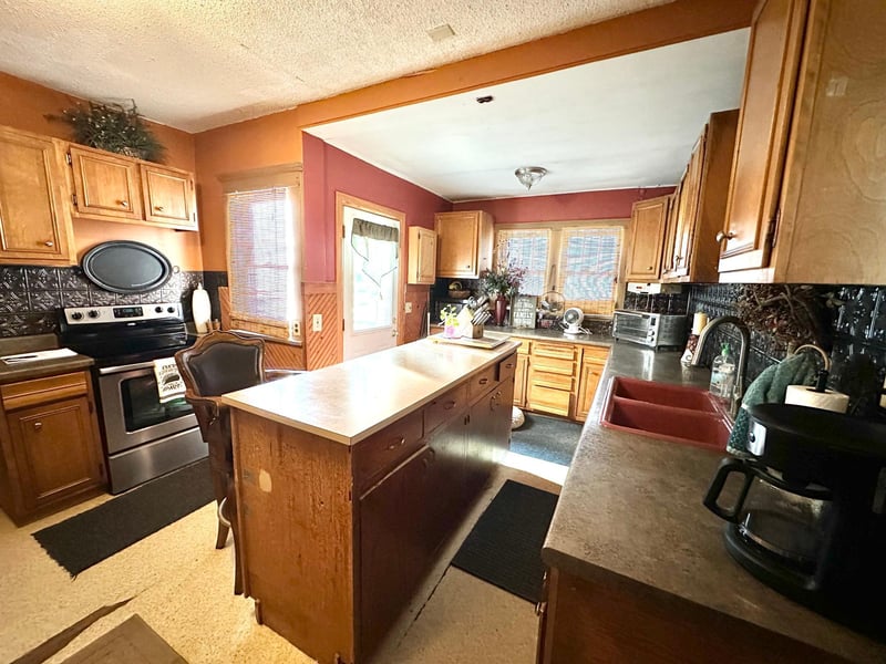 940 251st St, Jasper, MN 56144
