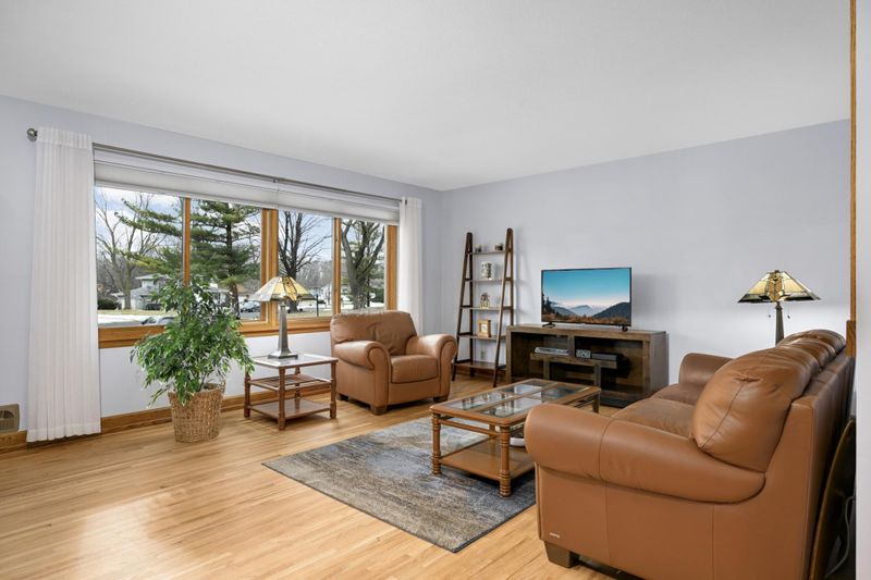 10042 Irwin Cir, Bloomington, MN 55437