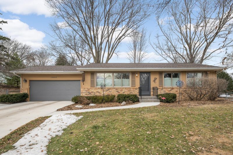 10042 Irwin Cir, Bloomington, MN 55437