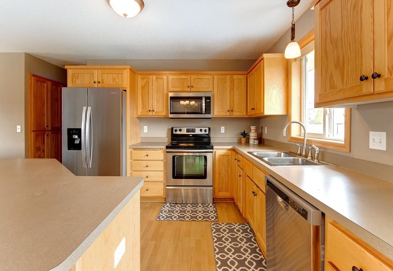 338 4th Ave NE, Lonsdale, MN 55046