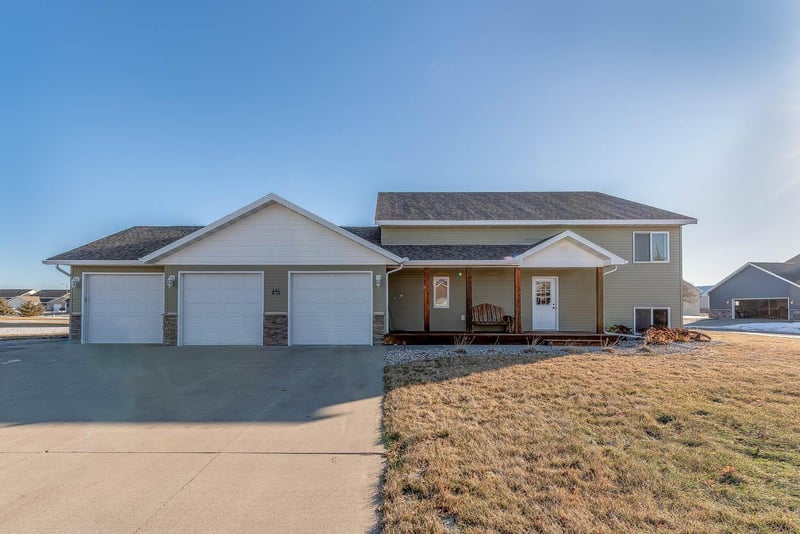 141 Chase Ave, Nicollet, MN 56074