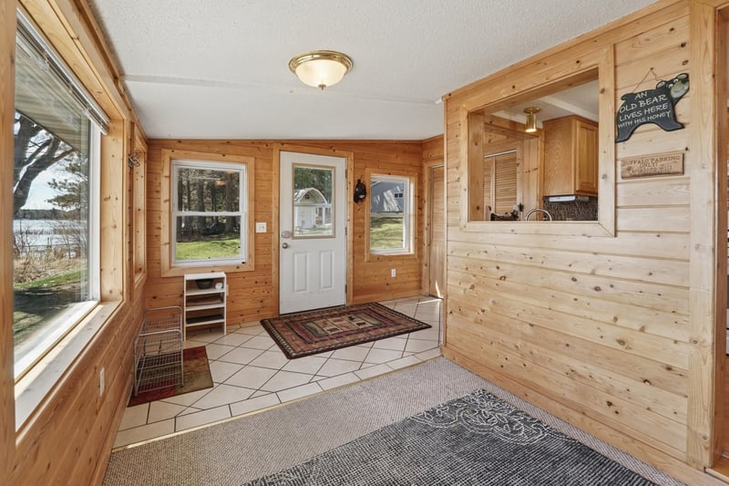 5556 Lippo Ln, Cromwell, MN 55726