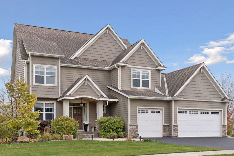 2559 Woods Dr, Victoria, MN 55386