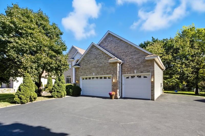301 Plymouth Rd, Minnetonka, MN 55305