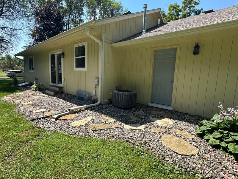 1741 Roosevelt Dr, Northfield, MN 55057