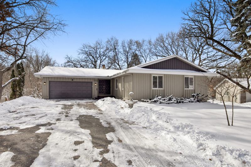 104 Belmont Rd, Apple Valley, MN 55124