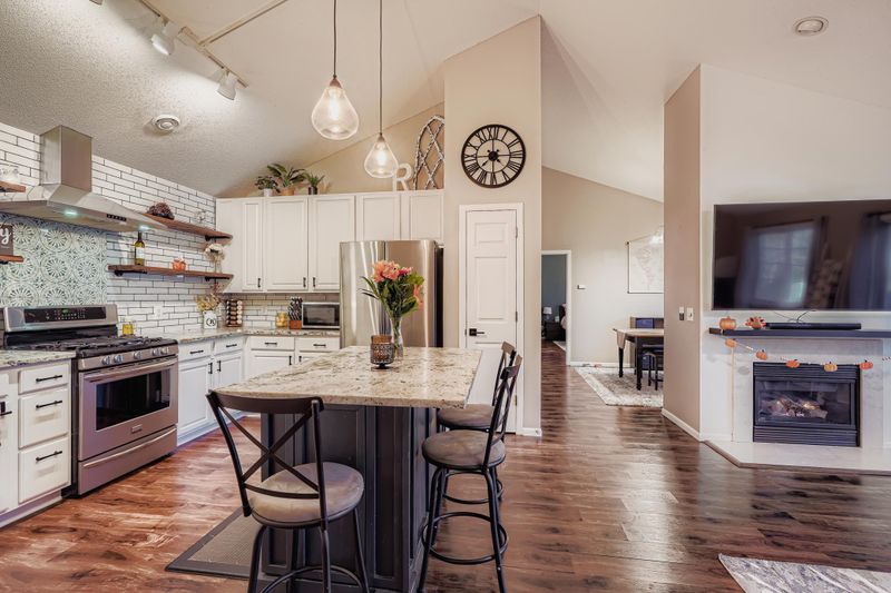 6887 Folkestone Rd #712, Apple Valley, MN 55124