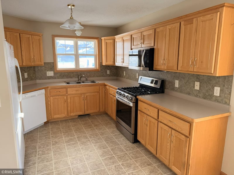 1008 Pleasant View Ct NW, Isanti, MN 55040