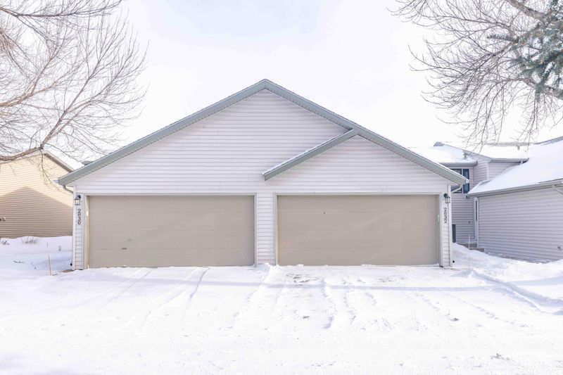 2832 32nd St S, Moorhead, MN 56560