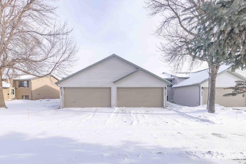 2832 32nd St S, Moorhead, MN 56560