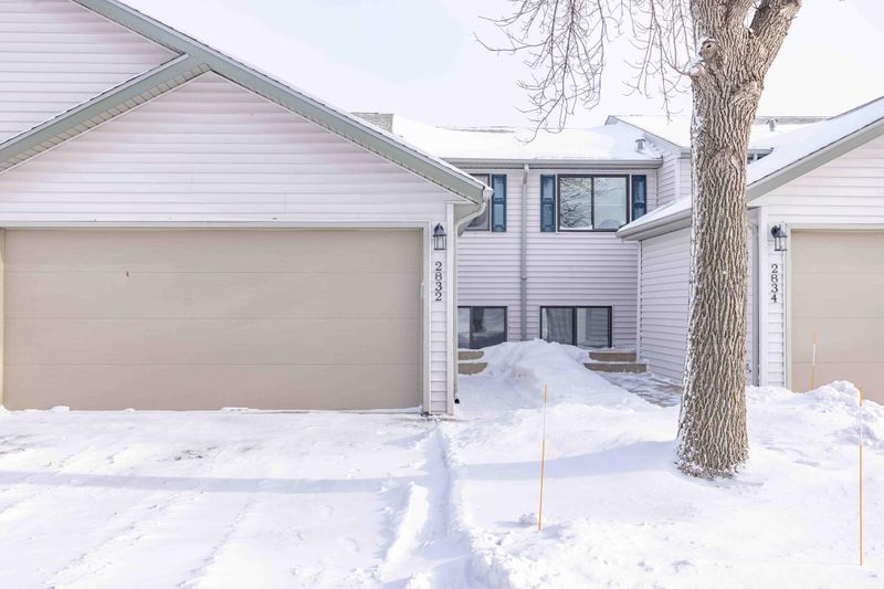 2832 32nd St S, Moorhead, MN 56560