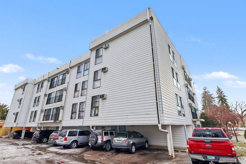 925 30th Ave S #204, Minneapolis, MN 55406