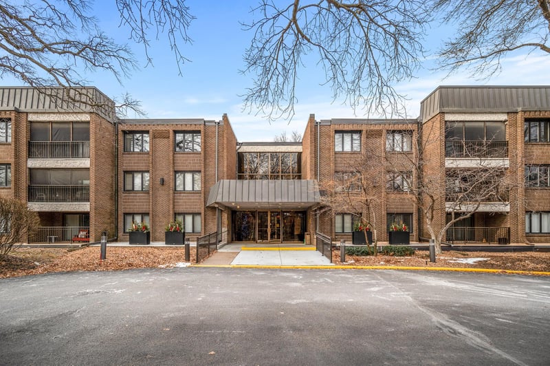 3412 Oak Ridge Rd #309, Hopkins, MN 55305